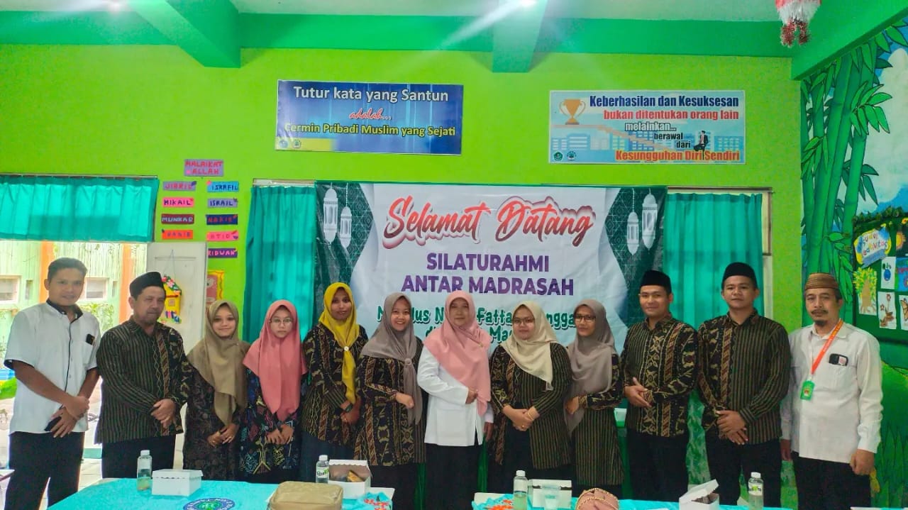 Ibu Kamad MIN 3 Magetan bersama Ibu Kamad dan staf guru karyawan dari MI Plus Nurul Fatah Gembleb Trenggalek